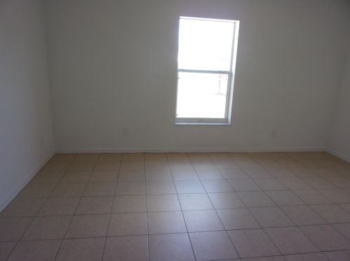 1407 Grapeland Ave, Fort Pierce FL 34952-4951 exterior