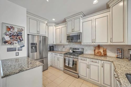 51 Oak Hl Rd, Middletown NY 10941-1366 exterior