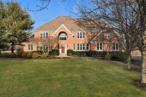 5 Ming Ct, Chester, NJ 07930-2156