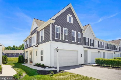 2222 Red Fox Dr, Hummelstown PA 17036 exterior