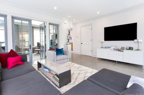 61 Morningside Dr, Greenwich CT 06830-6740 exterior