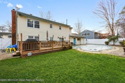 19 Sherwood Ln, Old Bridge NJ 08857-1634 exterior