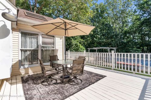 5 Dickens Ct, Jackson Twp NJ  08527-2844 exterior