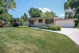 807 Wahner Pl, Milwaukee, WI 53217-2458