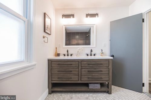 365 Daly St, Philadelphia PA  19148-3306 exterior