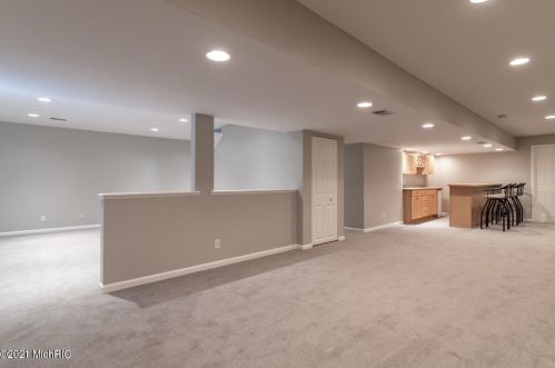 7408 Dunross Dr, Kalamazoo MI 49024-7412 exterior