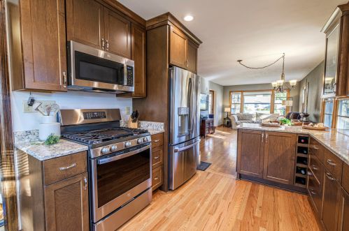 2331 80th St, Milwaukee, WI 53219-1720