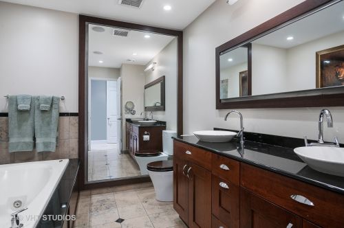 1708 Winnemac Ave, Chicago IL 60706-3427 exterior