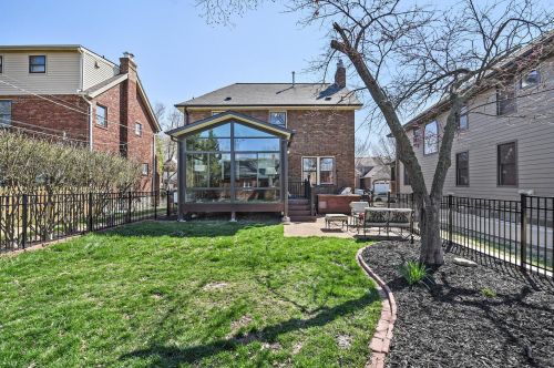 7457 Teasdale Ave, Saint Louis MO 63130-4056 exterior