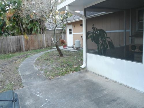 3371 Mcmullen St, Fort Pierce FL 34953-4834 exterior