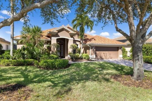 8761 Mustang Is Cir, Naples FL 34113-1640 exterior