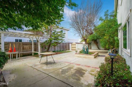 5325 Driftwood St, Oxnard CA 93035-1030 exterior