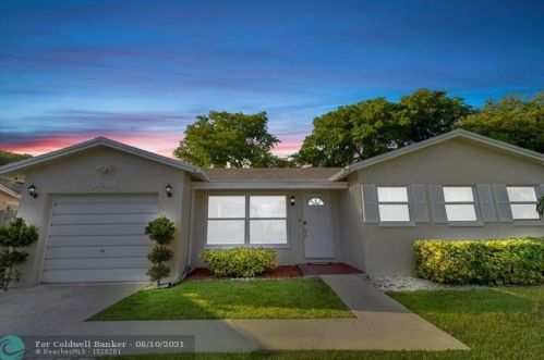 9049 4th St, Boca Raton, FL 33433-4607