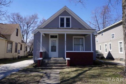 1023 3rd St, Pekin, IL 61554-2722
