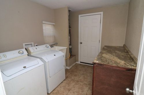 871 High St, Turlock CA 95380-5242 exterior