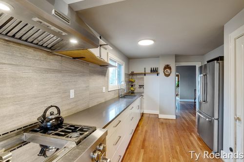 919 Leonard St, Grand Rapids MI 49504-4153 exterior