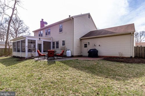 2122 Rampart Dr, Alexandria VA exterior