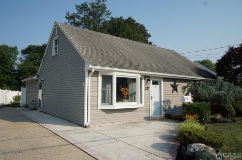 27 Sturgis Rd, Edison, NJ 08817-4039