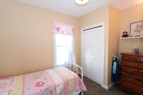 324 Lincoln Lk Ave, Lowell MI 49331-8540 exterior