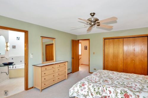 127 Grantley Ave, Elmhurst IL 60126-2362 exterior