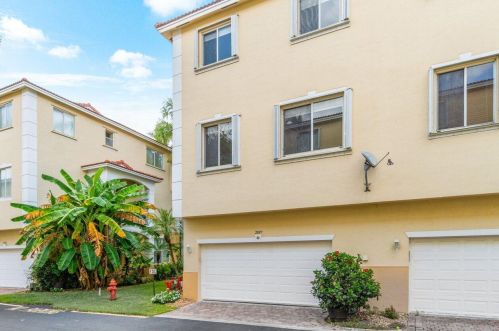 2897 Greenleaf Cir, Boynton Beach FL 33426-8662 exterior