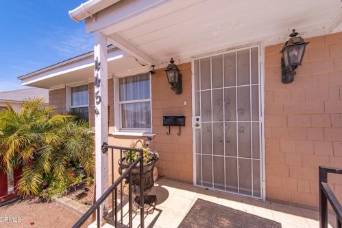 445 Laurel St, Oxnard, CA 93033-4546