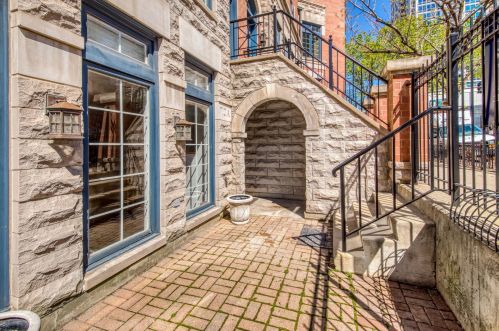 712 Orleans St, Chicago, IL 60654-5016