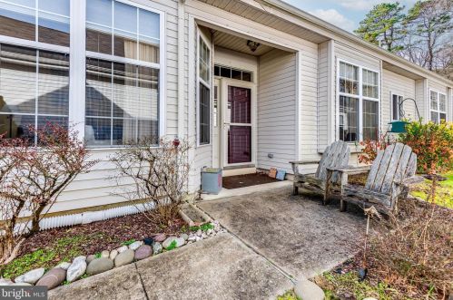 89 Warwick Way, Southampton NJ  08088-1122 exterior