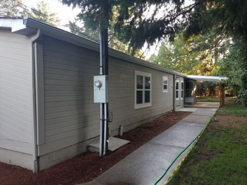 9557 32nd Ave, Portland, OR 97222-6417