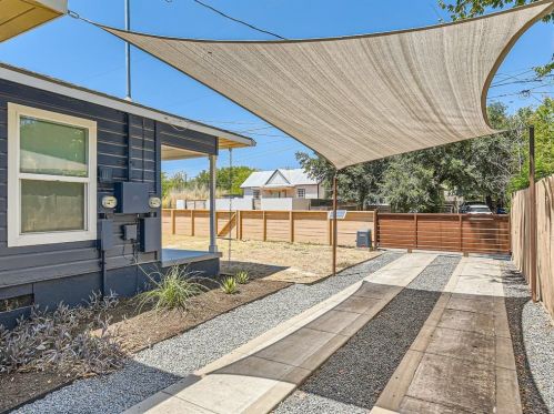 2103 14th St, Austin TX 78702-1303 exterior