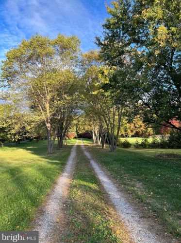 124 Bollinger Rd, Littlestown PA 17340-9119 exterior