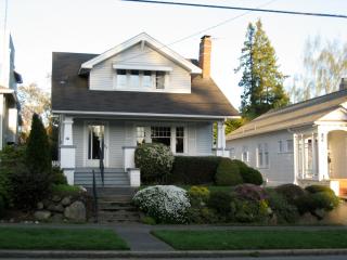 4544 2nd Ave, Seattle WA  98105-4808 exterior