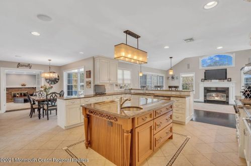 26 Brasch Blvd, Middletown NJ 07748-3161 exterior