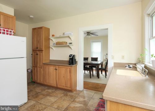 11 Altamawr Ave, Trenton, NJ 08648-3805