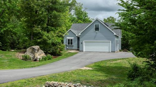 46 Creekwater Ln, Concord, NH 03307-1151