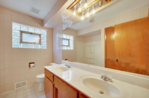 6201 Kilpatrick Ave, Chicago IL 60652-3050 exterior