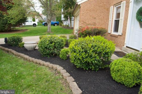 1610 Lefrak Ct, Herndon, VA 20170-2955