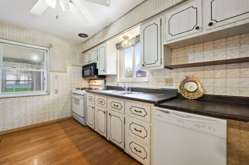 432 Jenne Dr, Pittsburgh PA 15236-2422 exterior