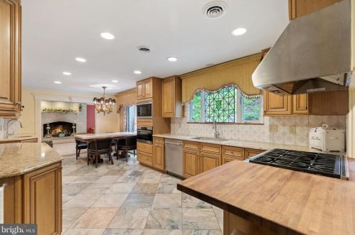 8751 Brook Rd, Mc Lean VA  22102-1507 exterior