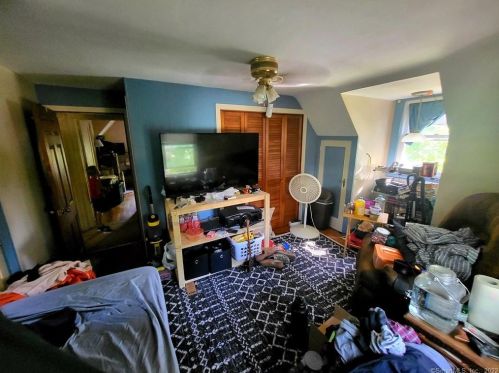 35 Oak Ave, Torrington CT 06790-6538 exterior