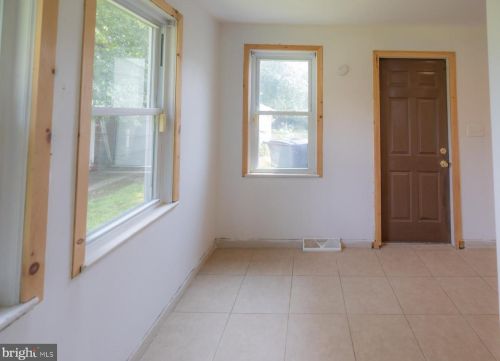 220 Hauser Ave, Trenton NJ 08620-1702 exterior