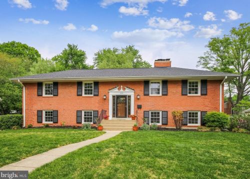 1006 Priscilla Ln, Alexandria, VA 22308-2645