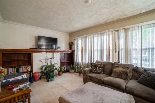 7948 Perry Ave, Chicago, IL 60620-1147