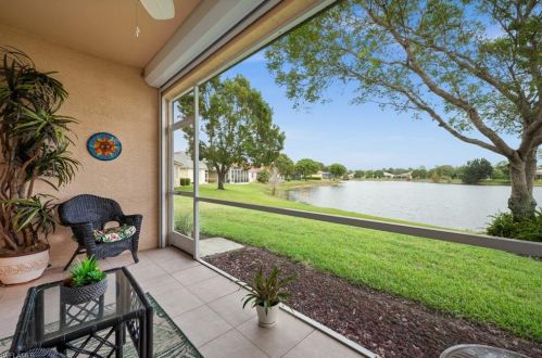 7807 Berkshire Pne Dr, Naples FL 34104-7442 exterior