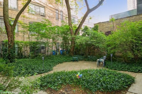 3263 Broadway St, Chicago IL  60657-9291 exterior