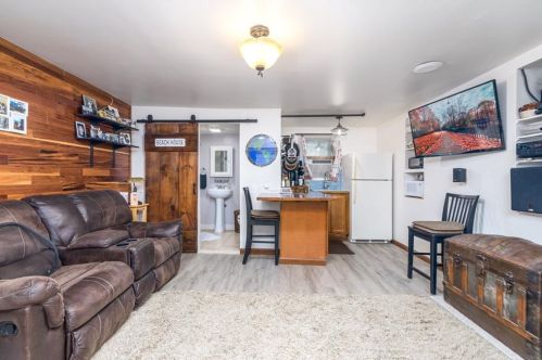 9 Ashby St, Providence RI 02919-6604 exterior