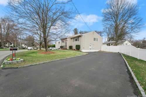 10 Mark Dr, Norwalk, CT 06851-3134