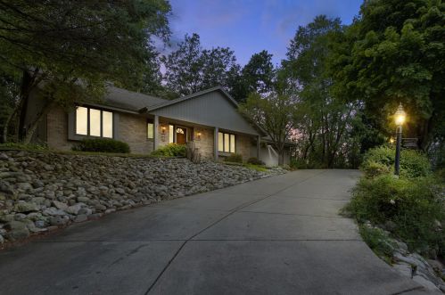 10396 Pine Ridge Rd, Milwaukee, WI 53228-3245