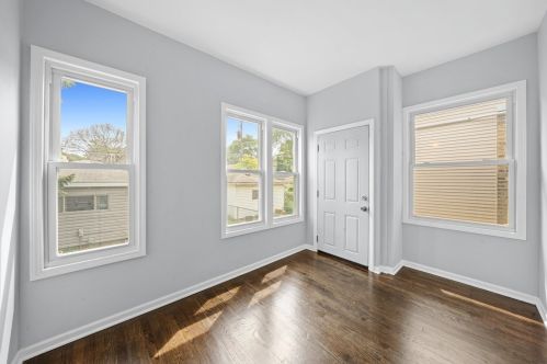 5917 Washtenaw Ave, Chicago IL  60659-3913 exterior