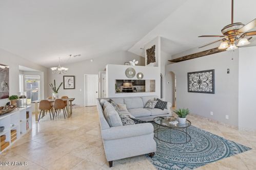 290 Hazelton Dr, Chandler, AZ 85226-3843